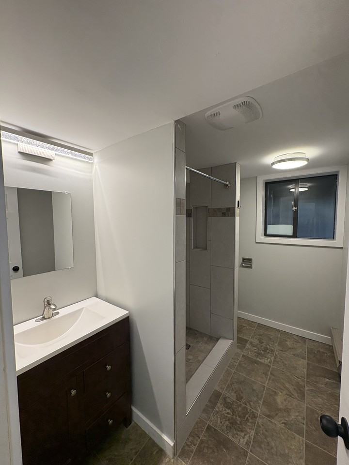 2421 Aladdin Crescent - Photo 5 of 14