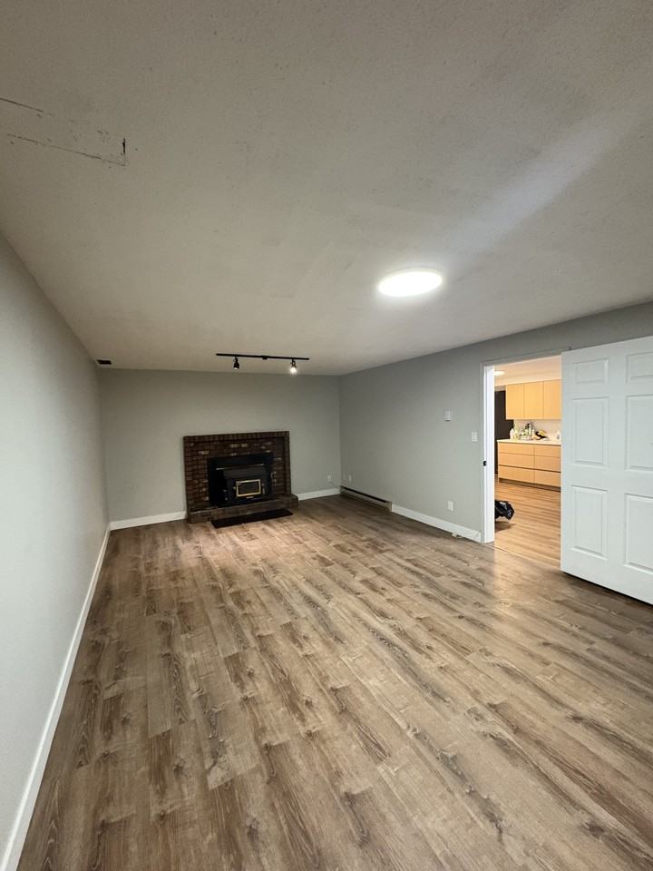 2421 Aladdin Crescent - Photo 6 of 14