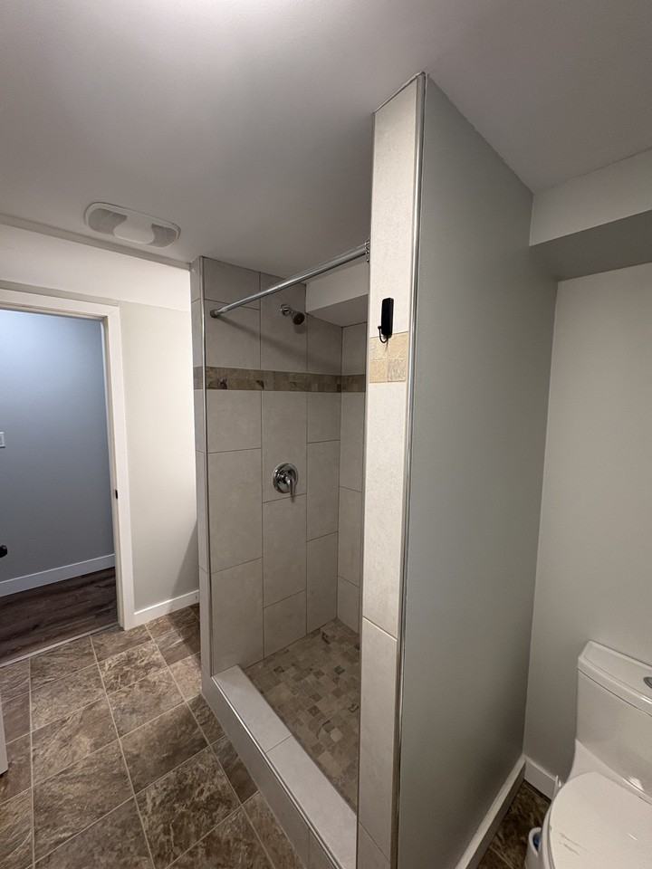 2421 Aladdin Crescent - Photo 7 of 14