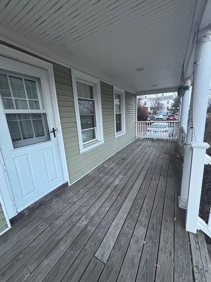 318 Front Street - Photo 5 of 27