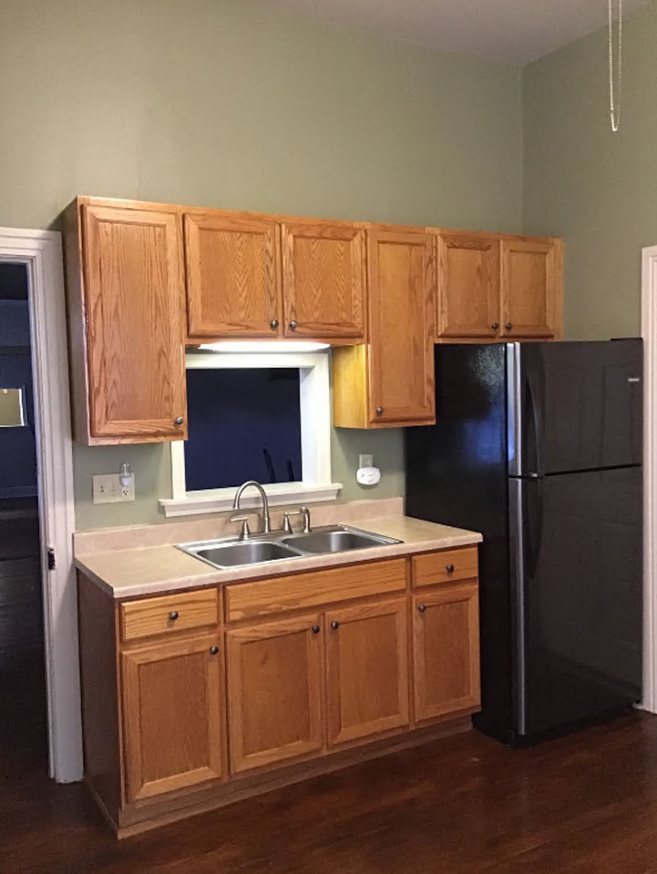 134 East Queen Street - Photo 2 of 16