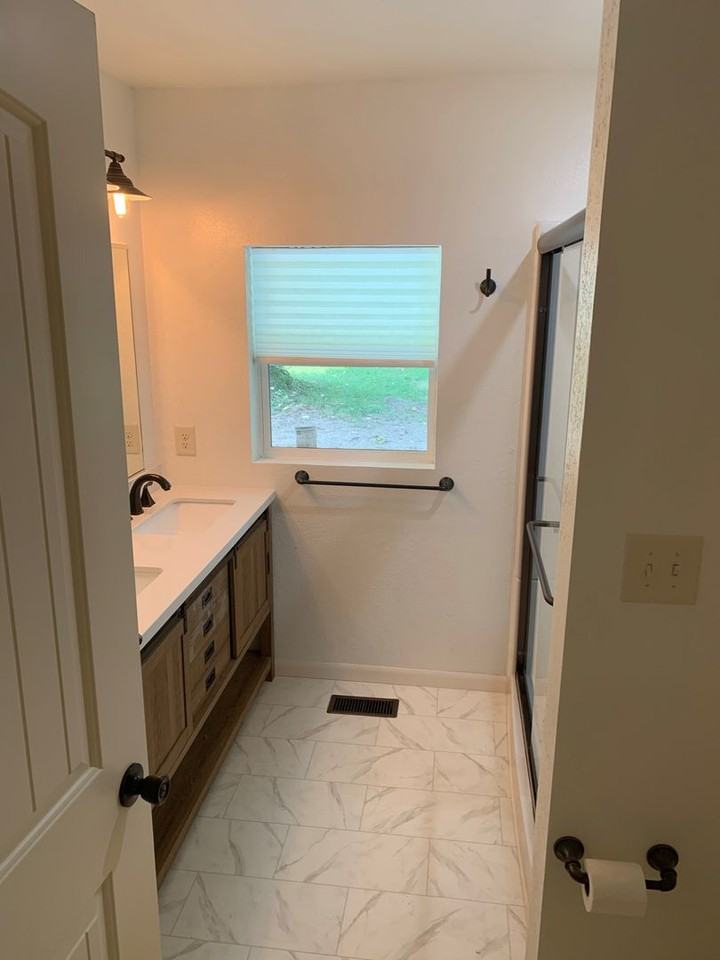 807 Fairgrounds Road - Photo 4 of 7