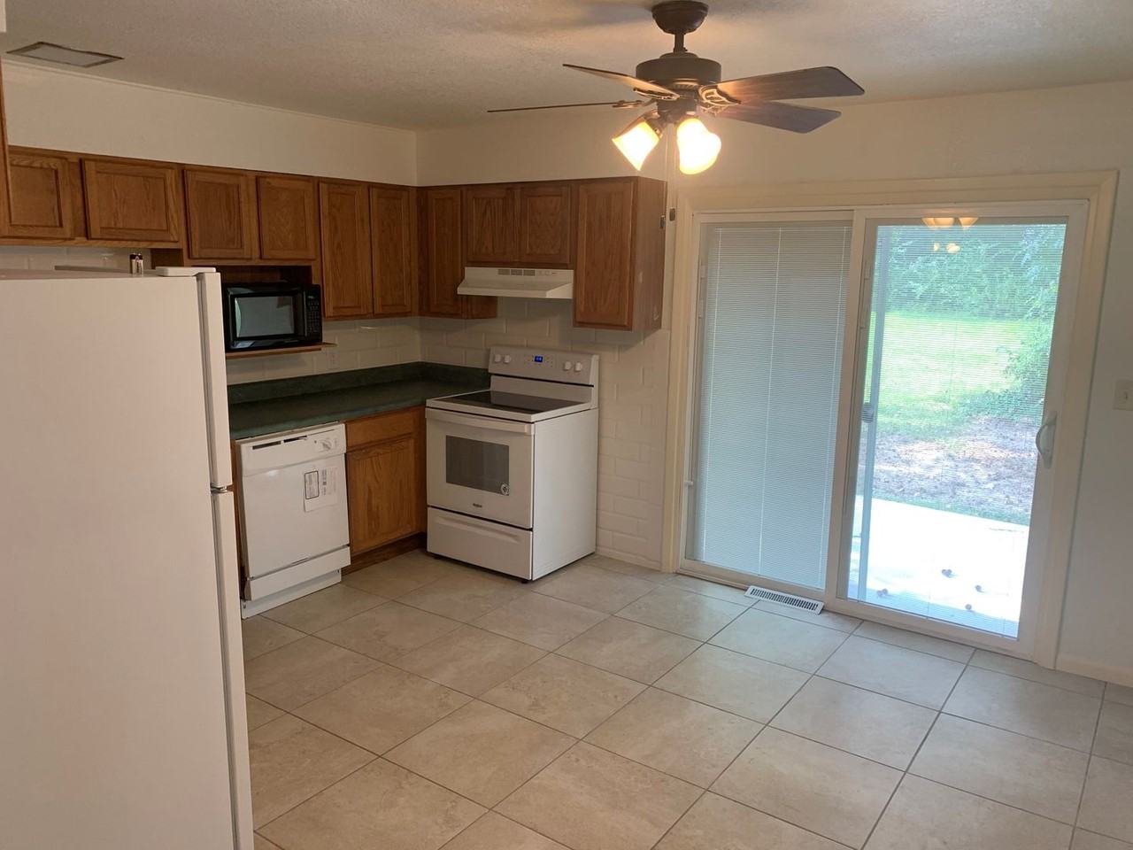 807 Fairgrounds Road - Photo 5 of 7