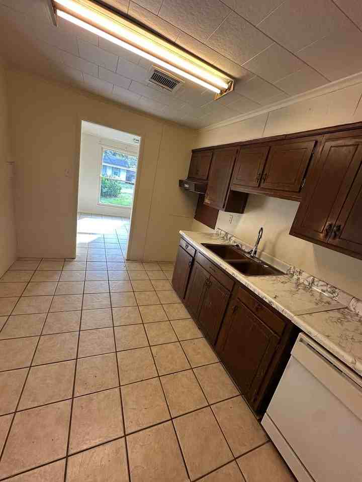 606 Wilmuth Street - Photo 3 of 9