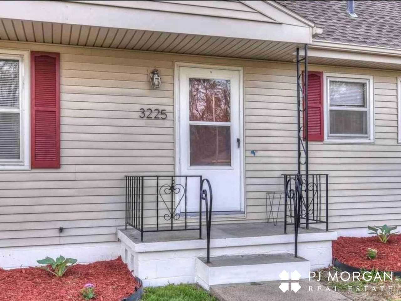 3225 South 44th Street - Photo 3 of 31