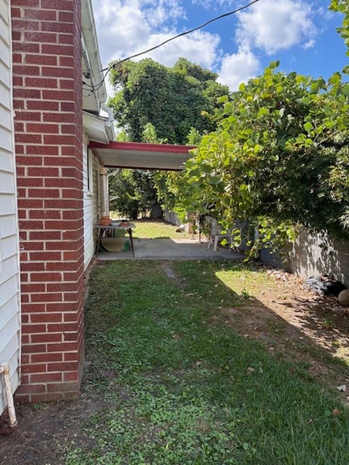 104 E Capitola Ave - Photo 3 of 15