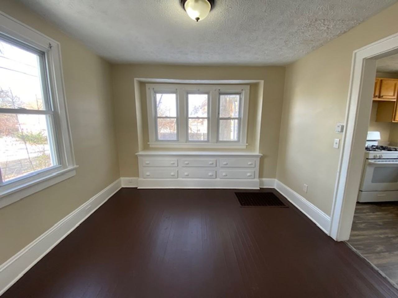 413 Stanton Ave - Photo 4 of 13