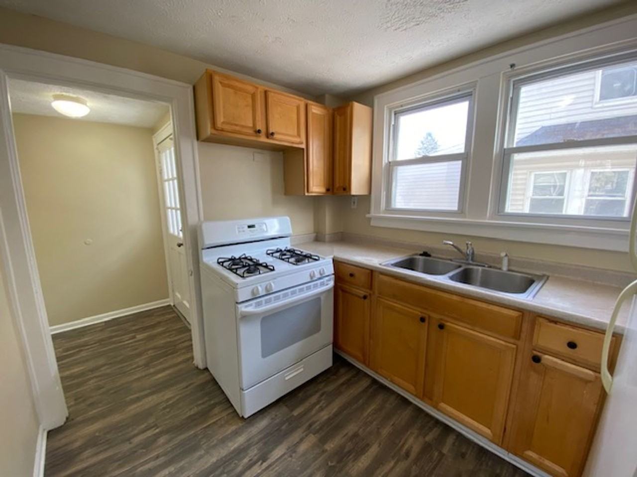 413 Stanton Ave - Photo 5 of 13