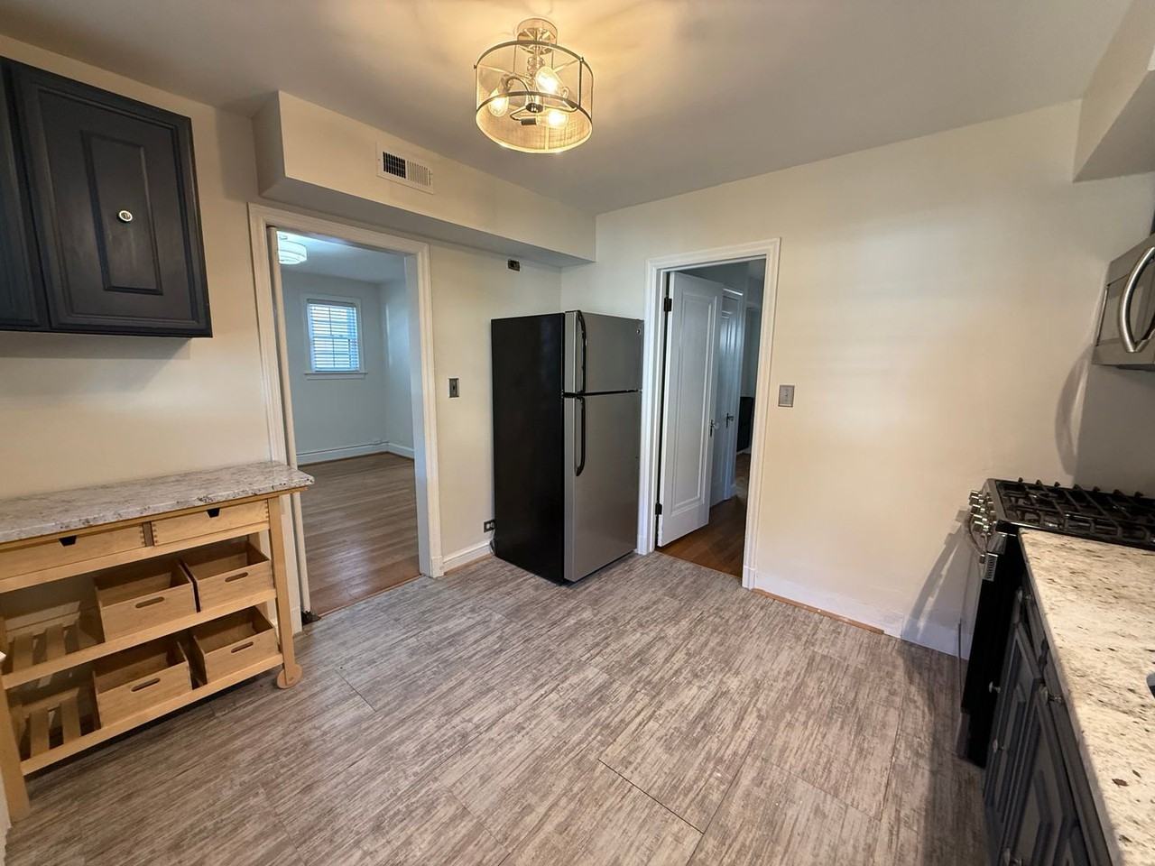 4433 S Dakota Ave Ne - Photo 4 of 24