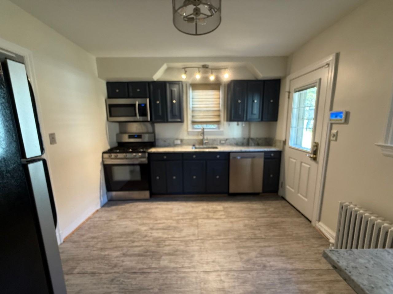 4433 S Dakota Ave Ne - Photo 5 of 24