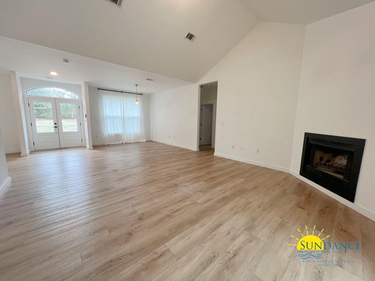 107 Steves Pl - Photo 2 of 31