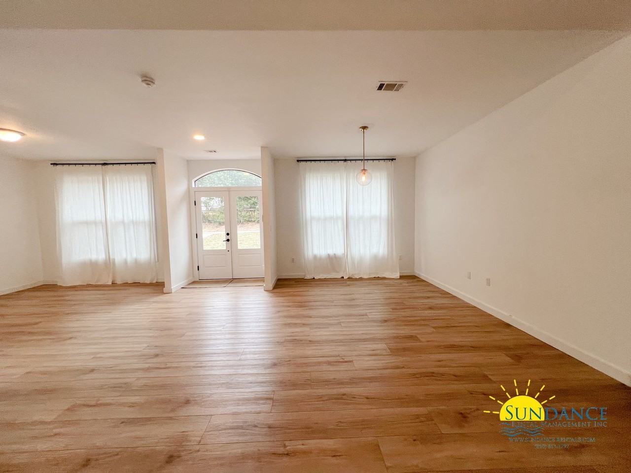 107 Steves Pl - Photo 3 of 31