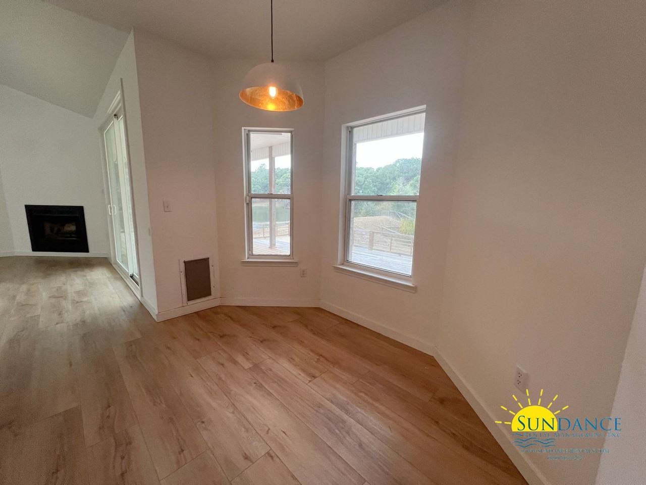 107 Steves Pl - Photo 4 of 31