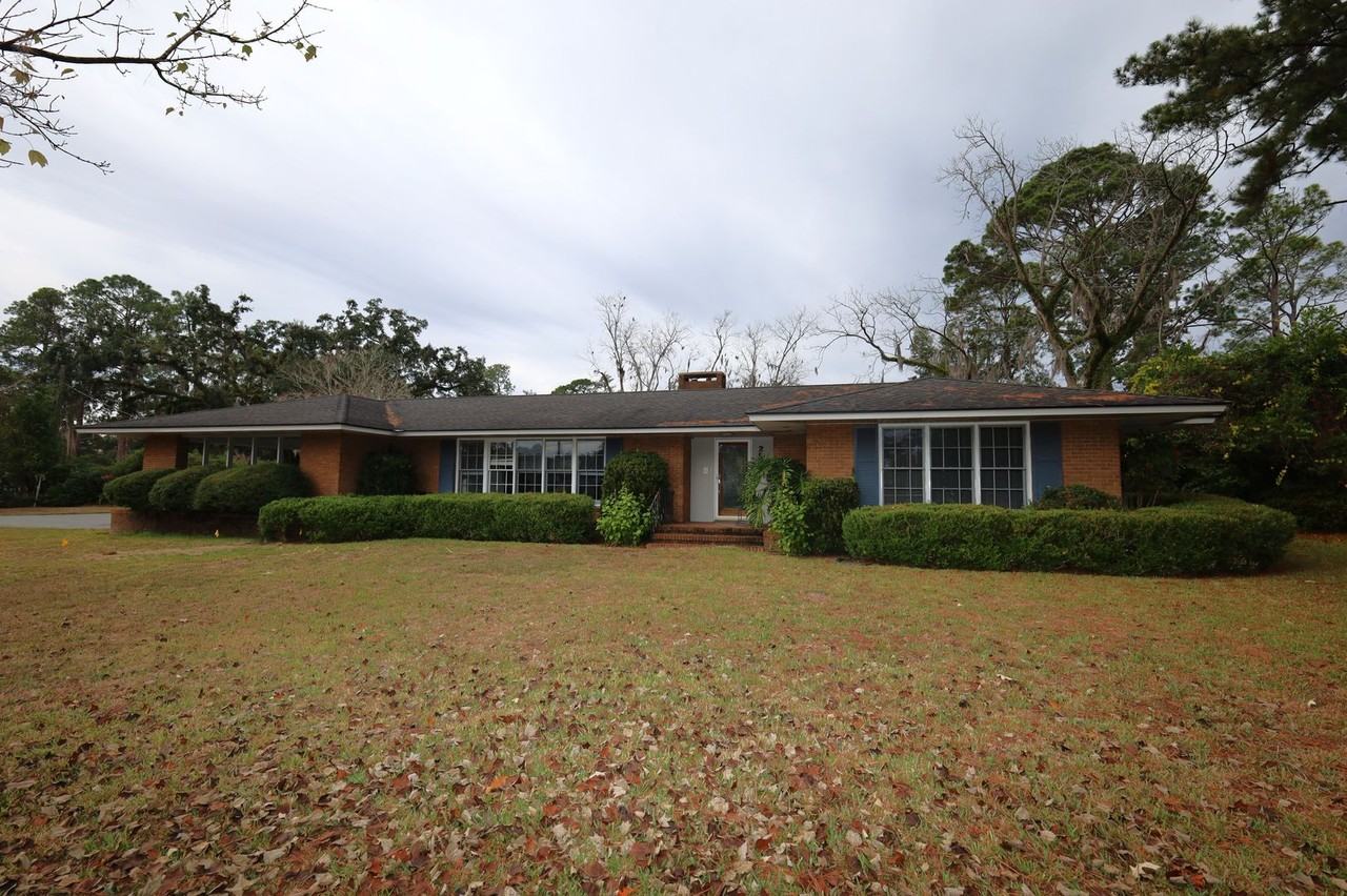 2524 Jerry Jones Drive