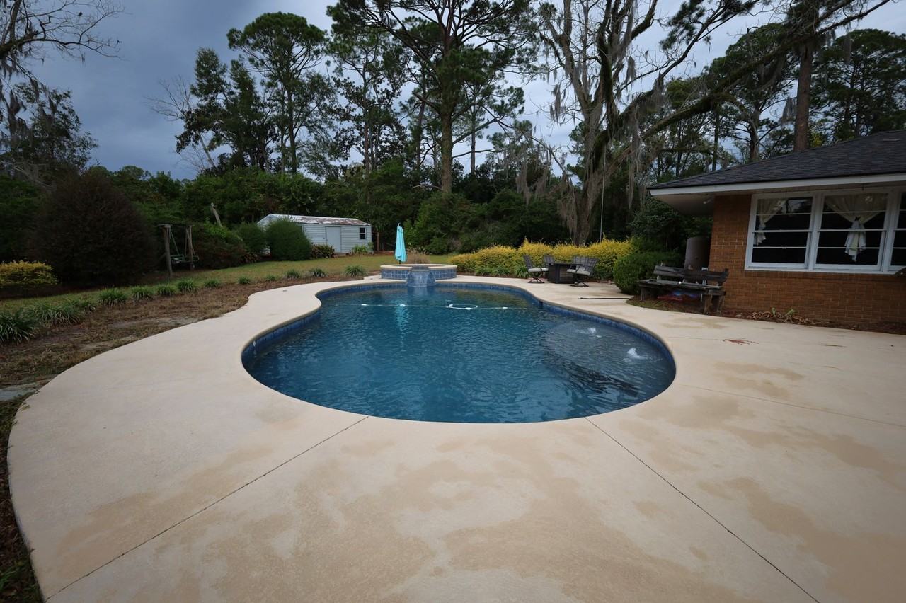 2524 Jerry Jones Drive - Photo 2 of 3