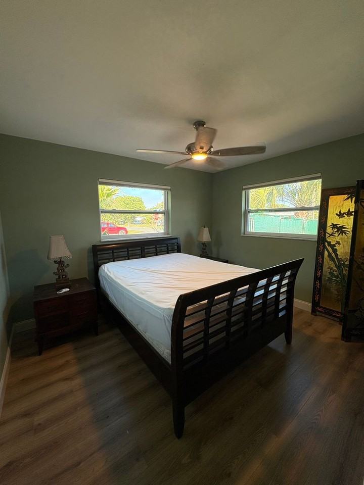 1162 Se 13th St - Photo 3 of 15