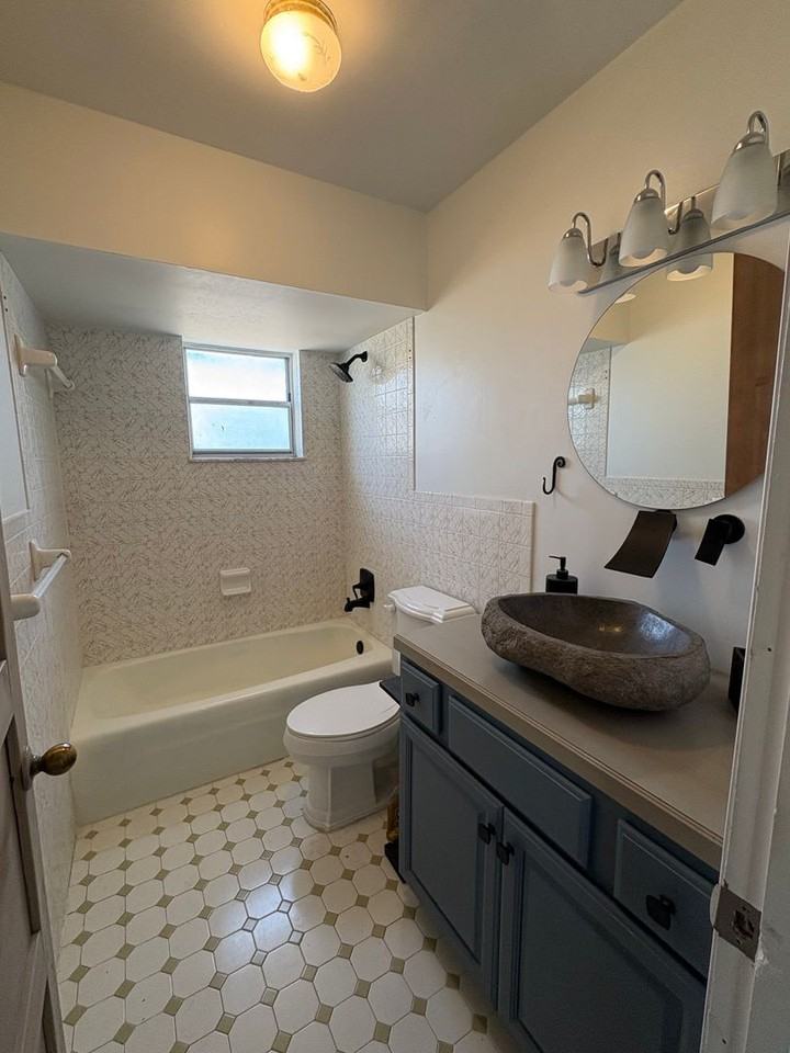 1162 Se 13th St - Photo 4 of 15