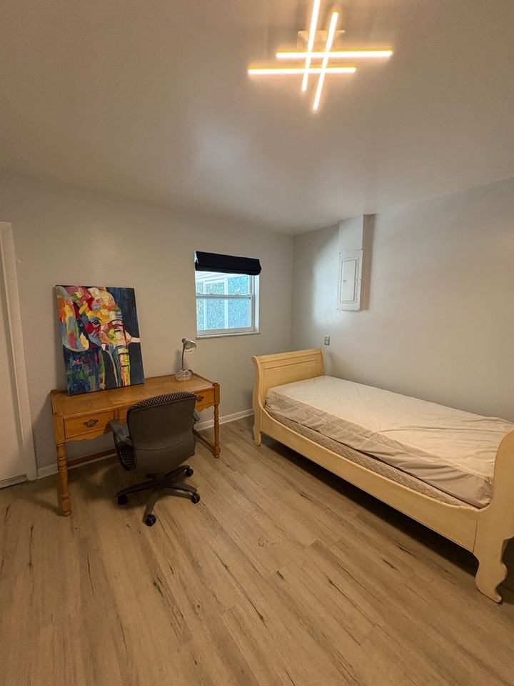 1162 Se 13th St - Photo 5 of 15