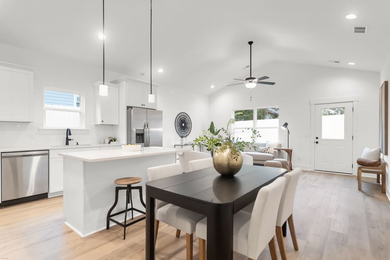 2304 Delano St - Photo 2 of 27