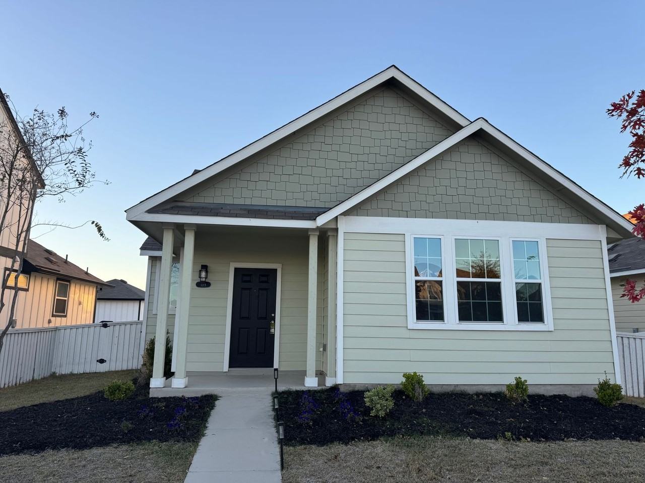 189 Fabion Street - Photo 3 of 33