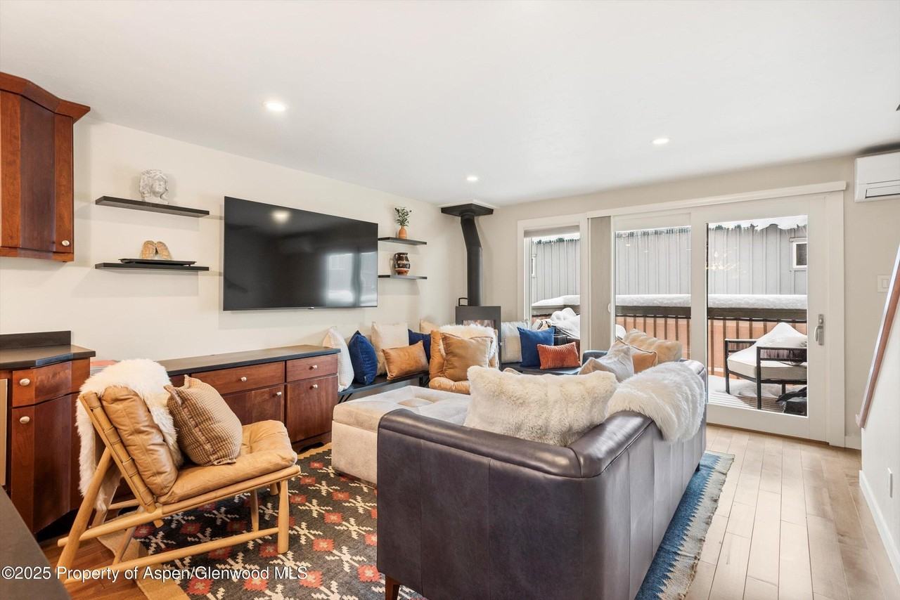 720 West Hopkins Avenue #D - Photo 2 of 14