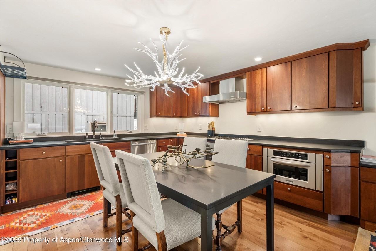 720 West Hopkins Avenue #D - Photo 4 of 14