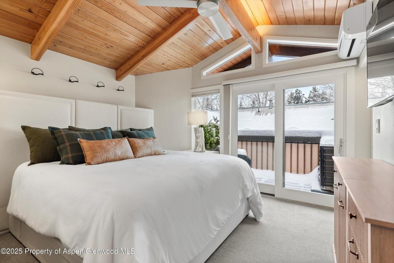 720 West Hopkins Avenue #D - Photo 7 of 14