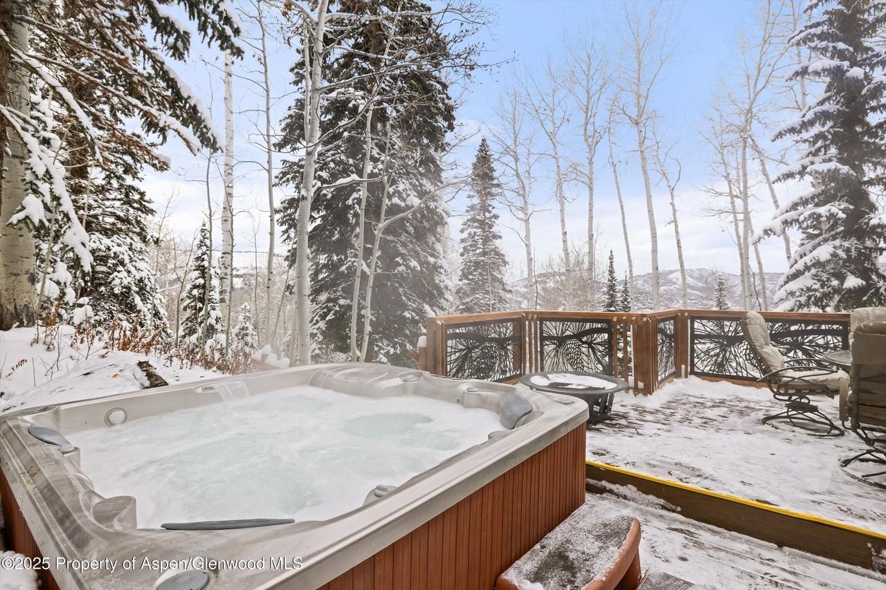 818 Faraway Rd - Photo 7 of 24