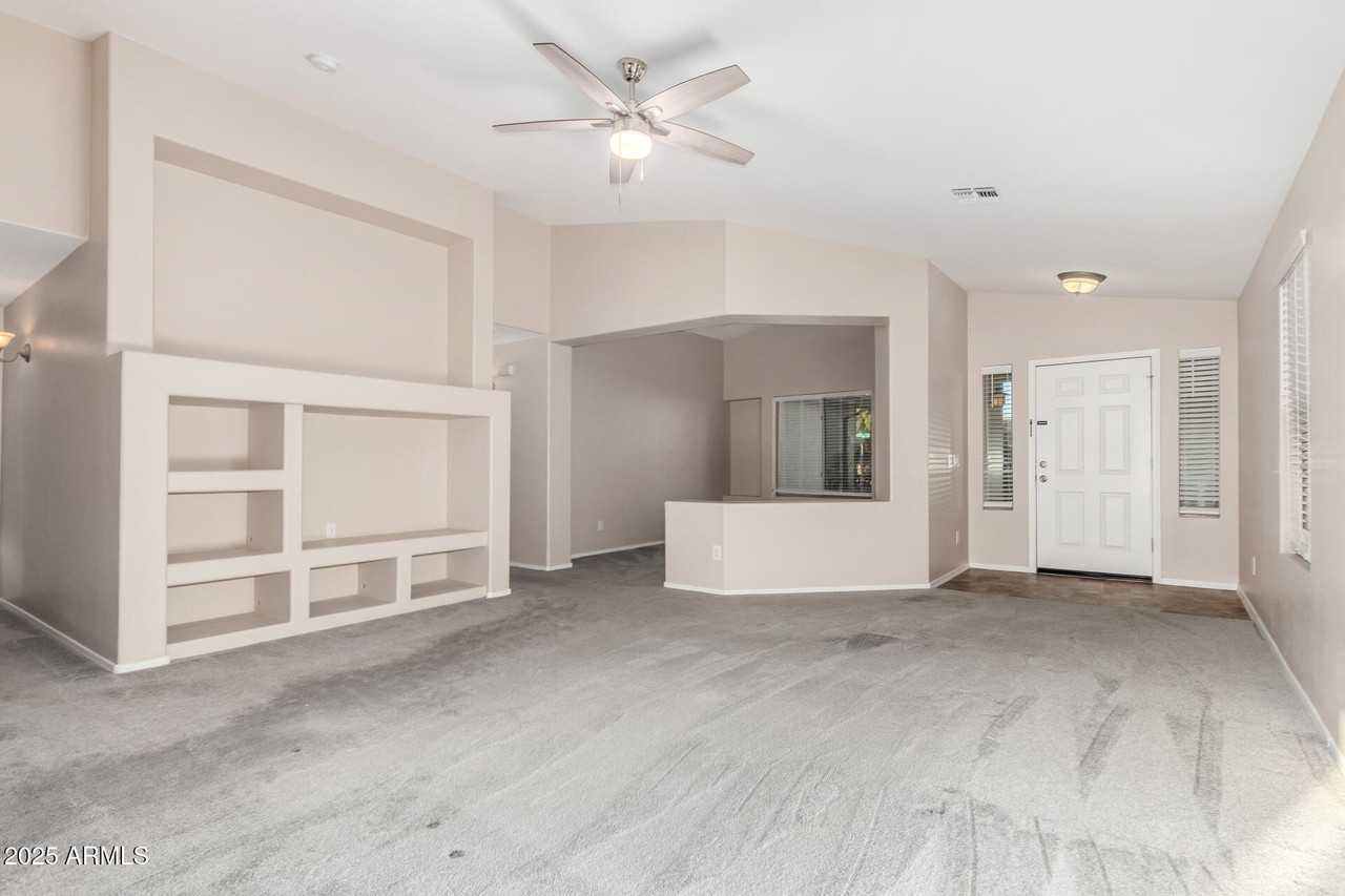 6038 N Almanza Ln - Photo 7 of 34