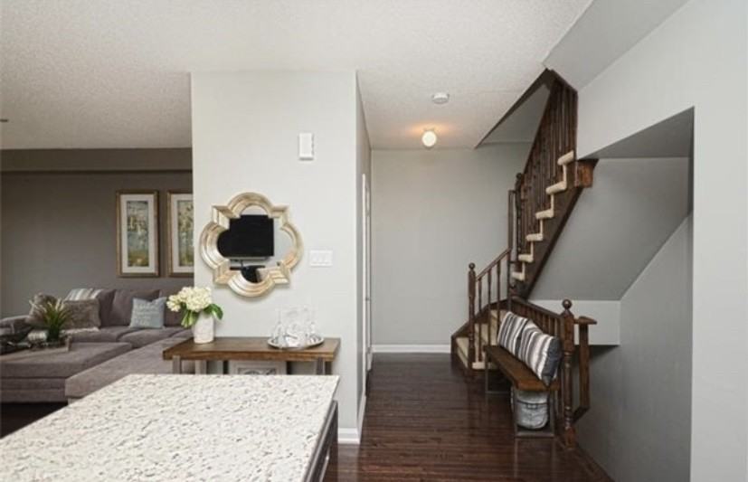 165 Hampshire Way - Photo 3 of 12