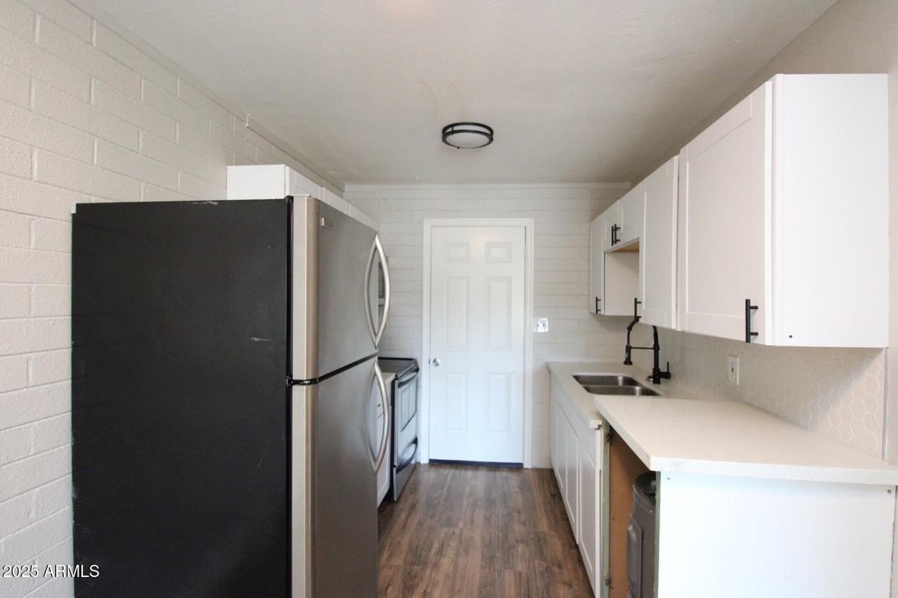 6044 N 21st Ave Apt 4 #4 - Photo 5 of 19