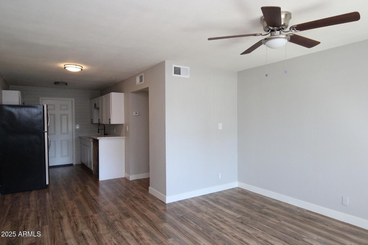 6044 N 21st Ave Apt 4 #4 - Photo 7 of 19