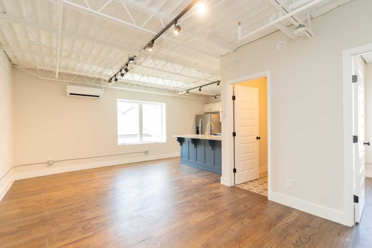 614 E Main St - Photo 2 of 36