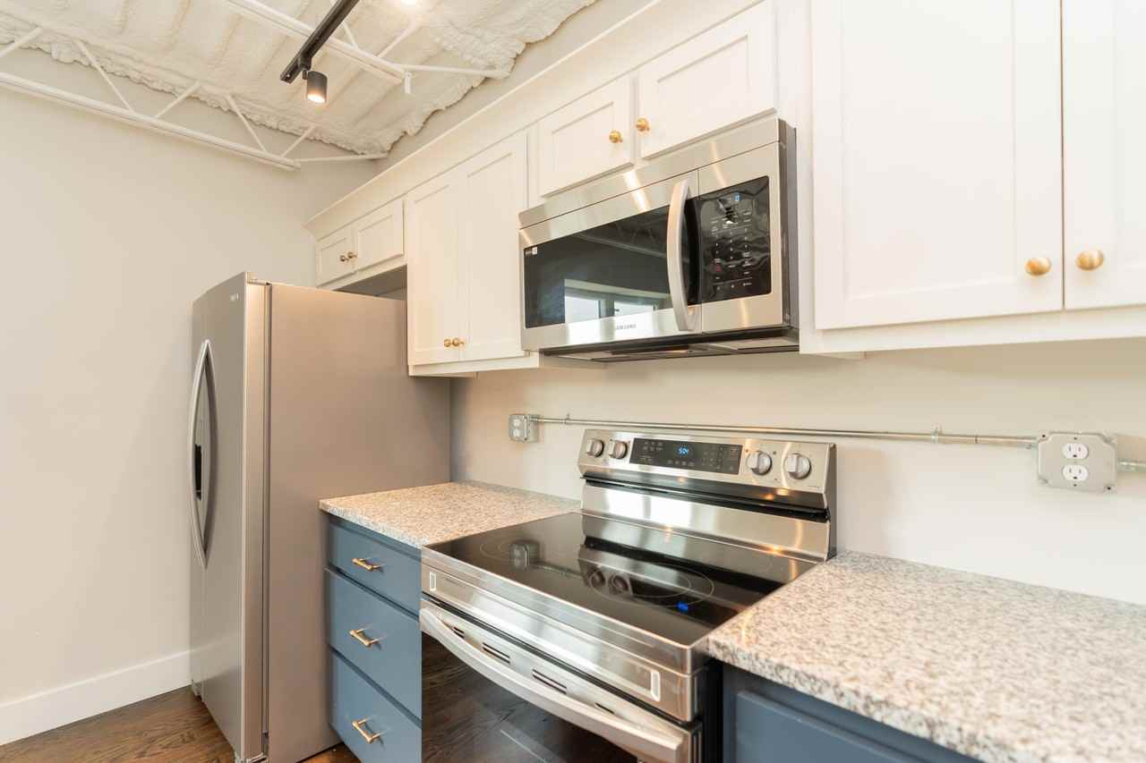 614 E Main St - Photo 4 of 36