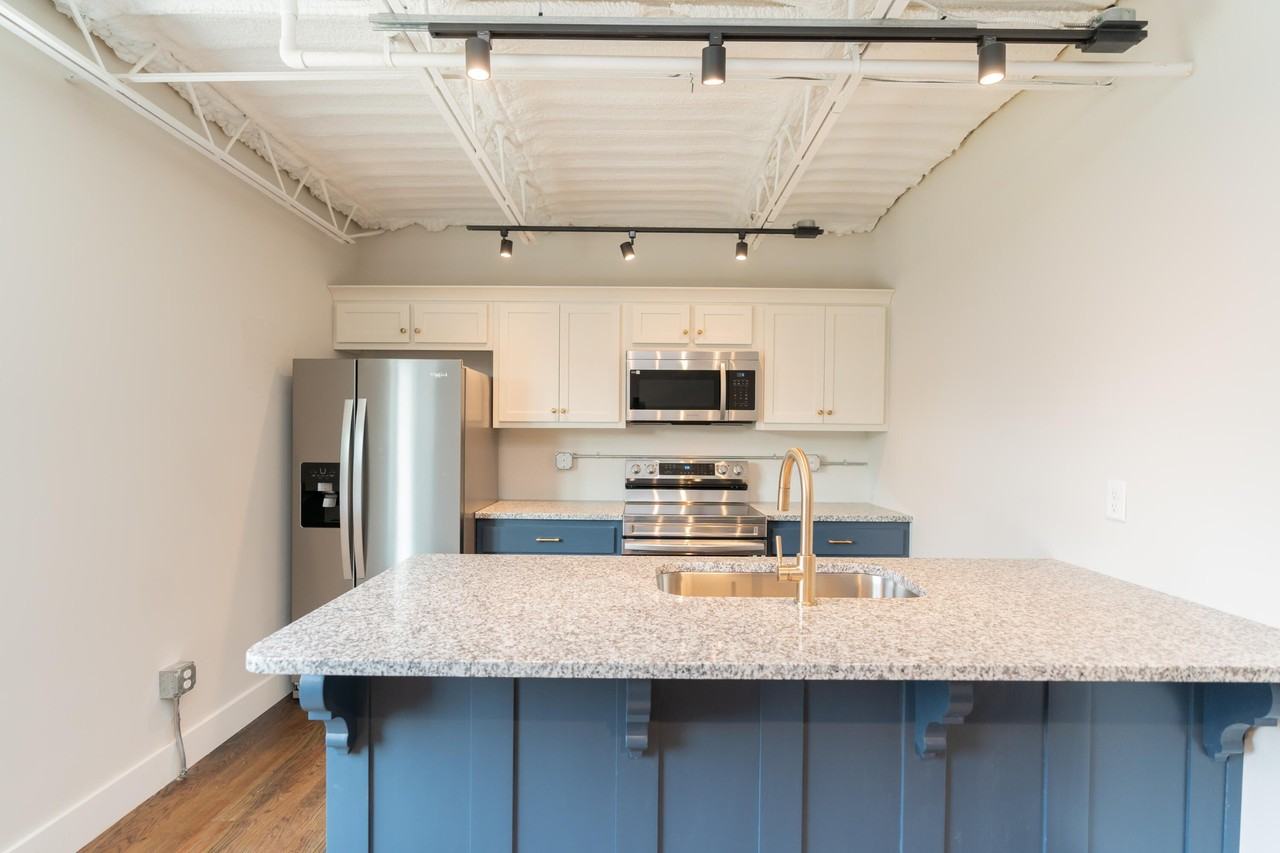 614 E Main St - Photo 6 of 36