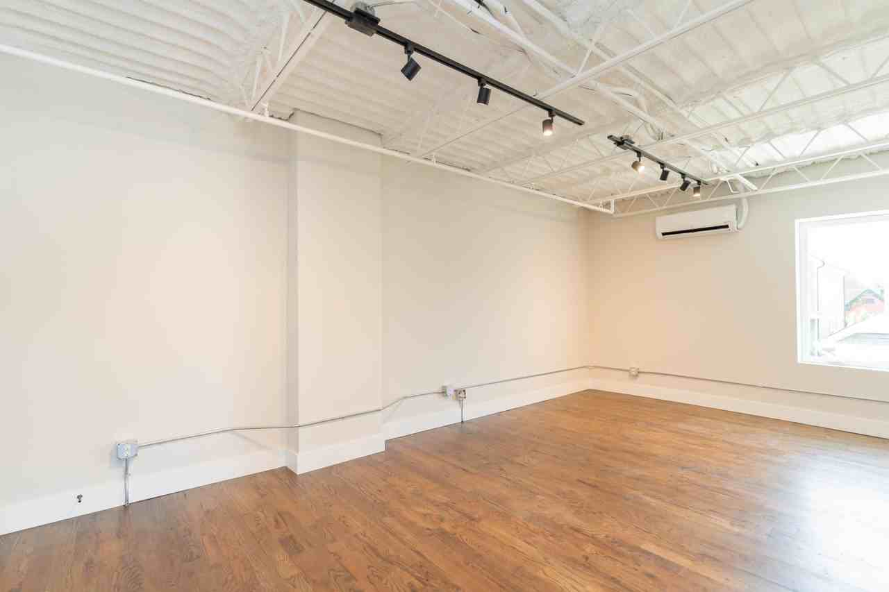 614 E Main St - Photo 7 of 36