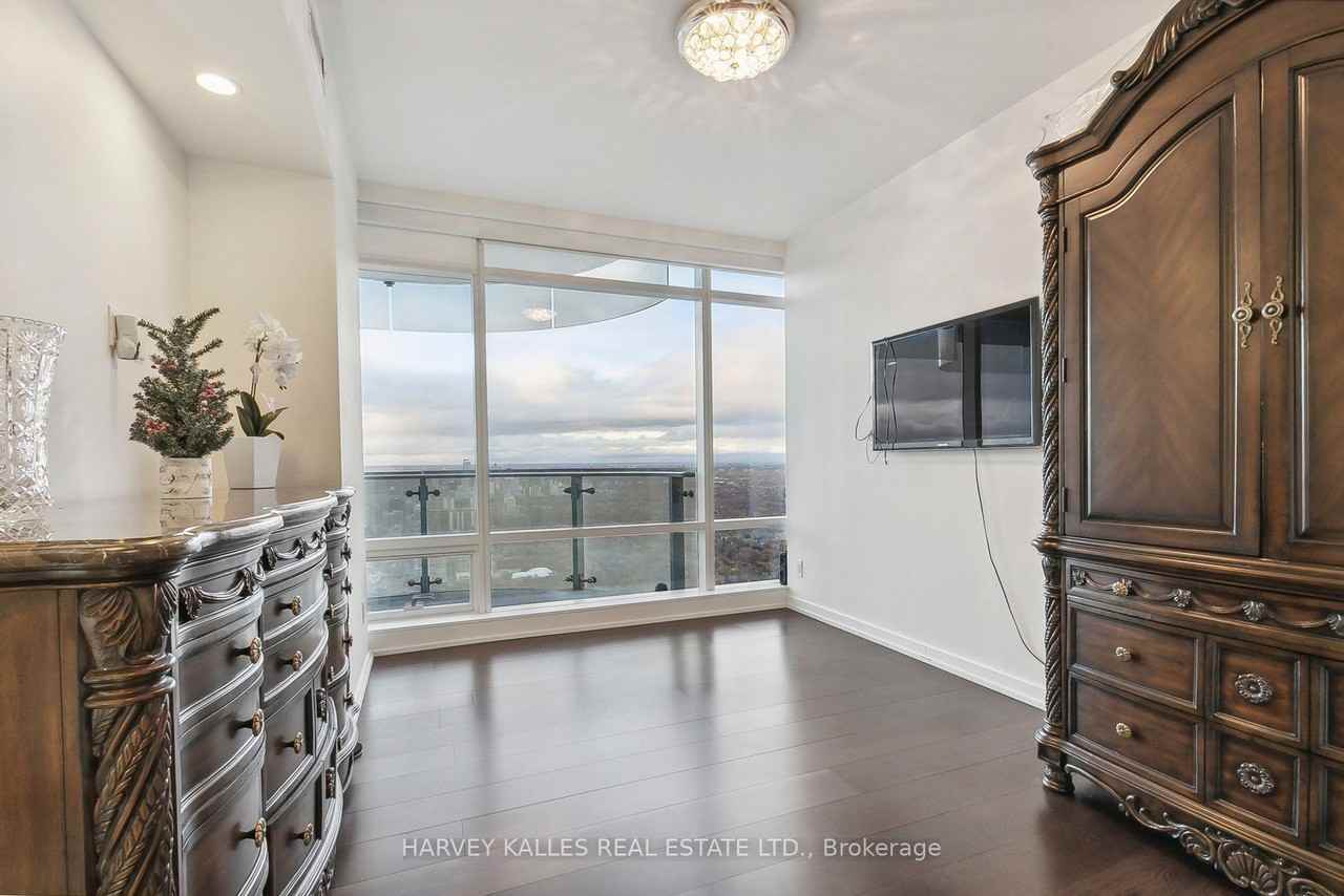 1 Bloor Street East #6801 - Photo 4 of 21