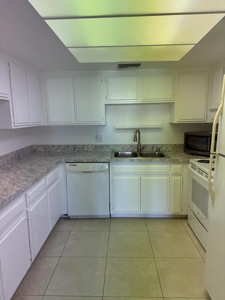 2017 Normandy Court - Photo 4 of 17