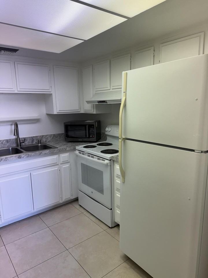 2017 Normandy Court - Photo 5 of 17