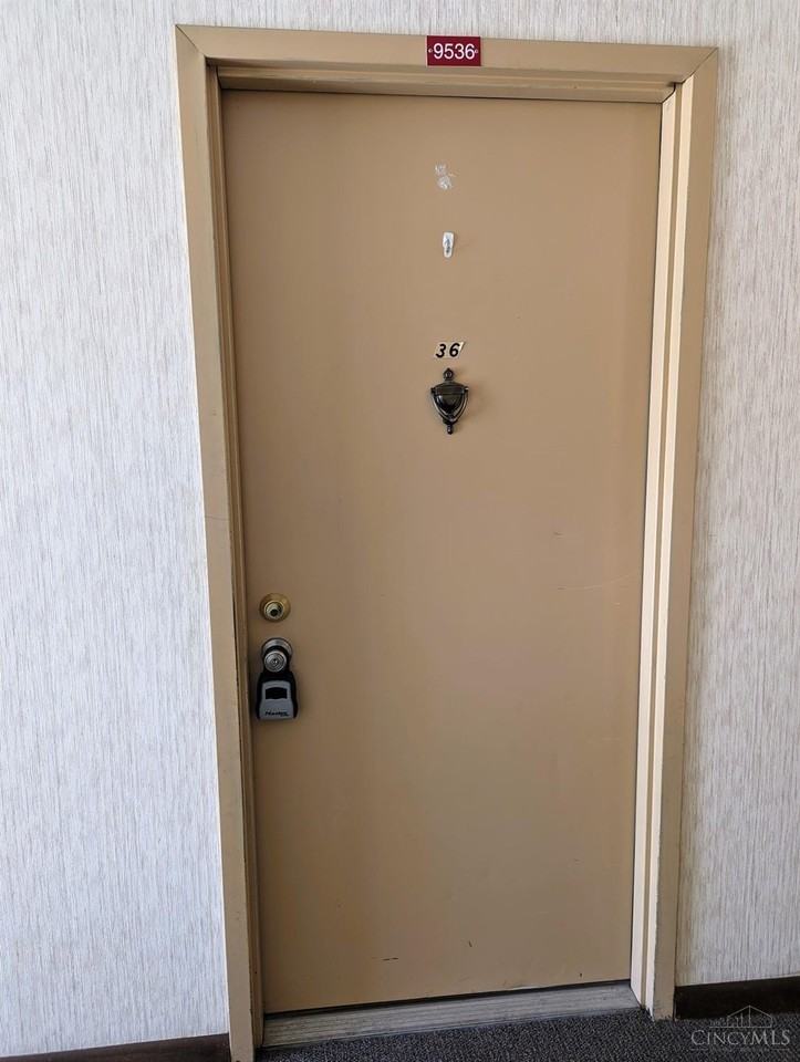 9536 Woodland Hills Dr - Photo 2 of 16