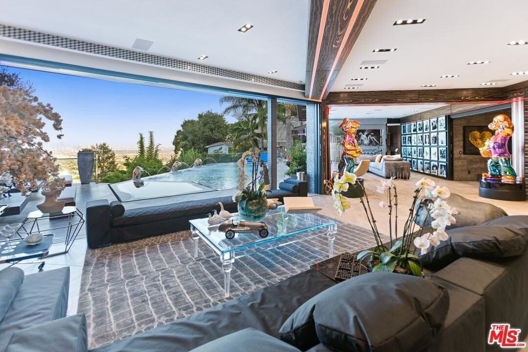 8356 Sunset View Drive - Photo 7 of 50