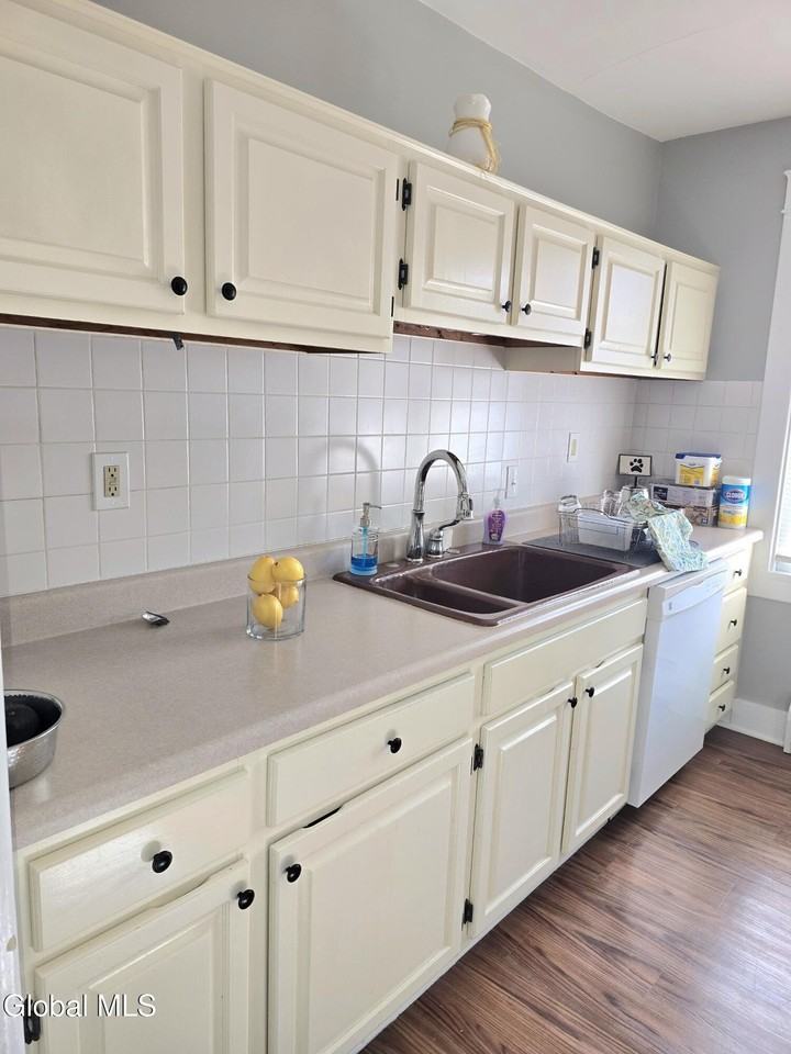 31 Terrace Ave Apt 2 #2 - Photo 2 of 14