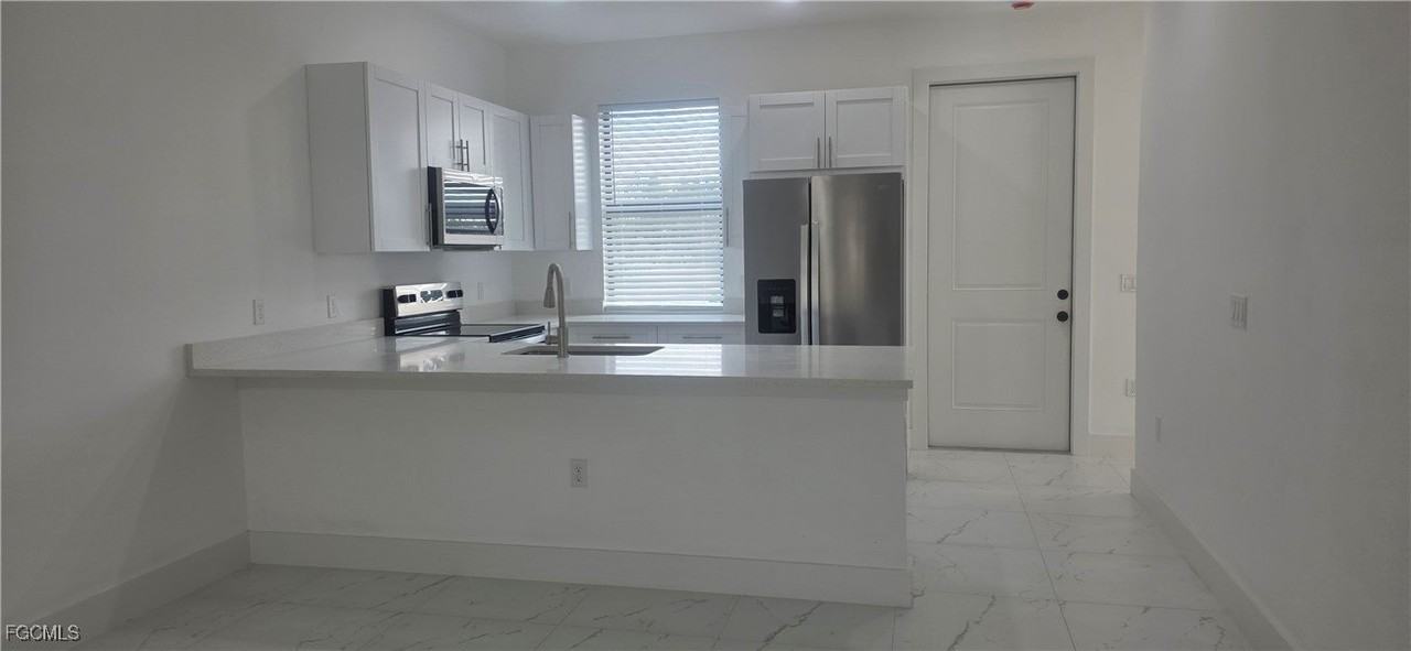 925 Chenault Street - Photo 6 of 16