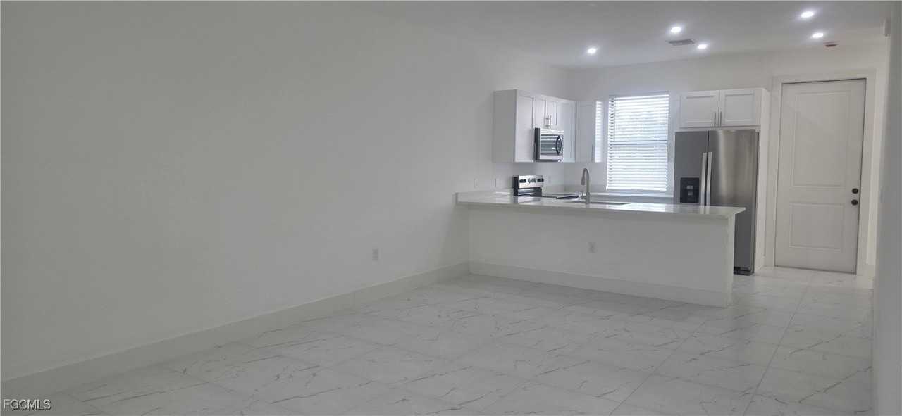 925 Chenault Street - Photo 7 of 16