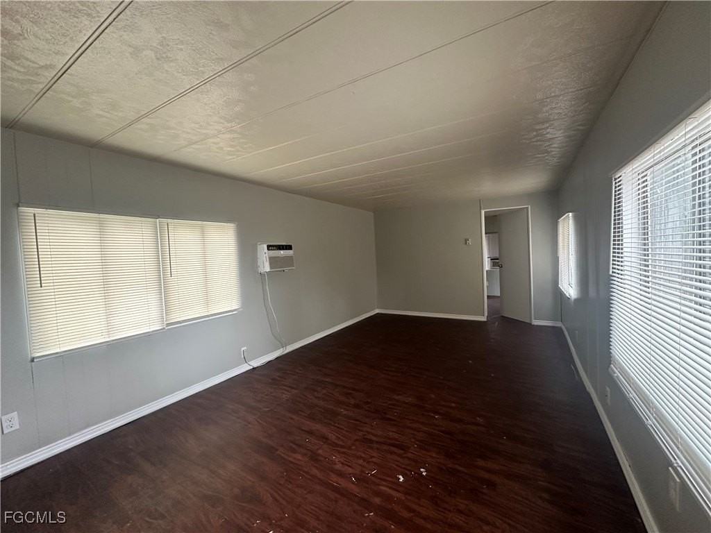 7886 Breeze Dr - Photo 3 of 10