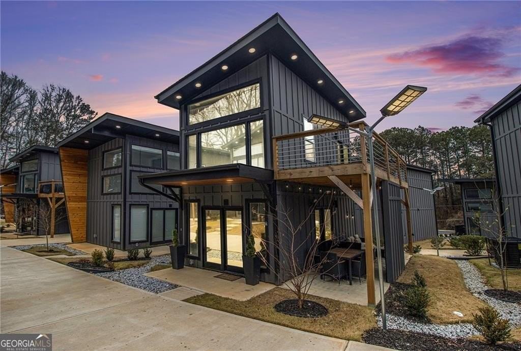 3120 Godby Rd - Photo 3 of 8