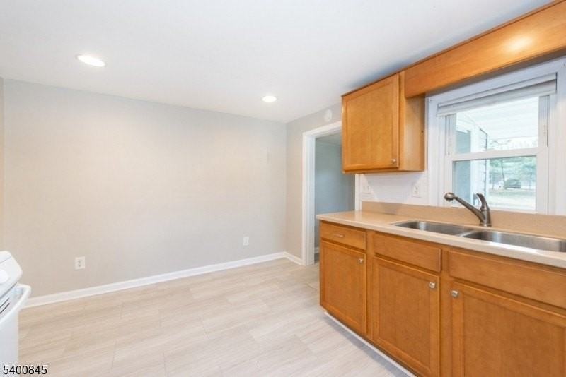 16 Front St - Photo 6 of 25