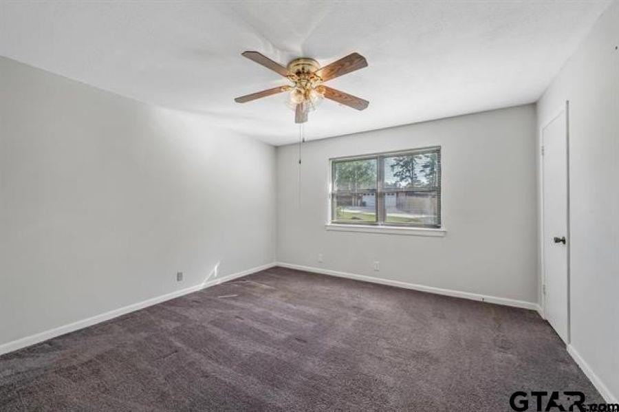 14885 Willowwood Dr - Photo 3 of 8