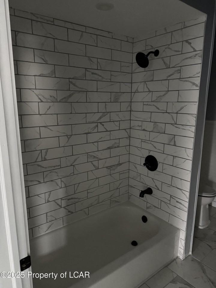 717 Mill Street - Photo 5 of 9