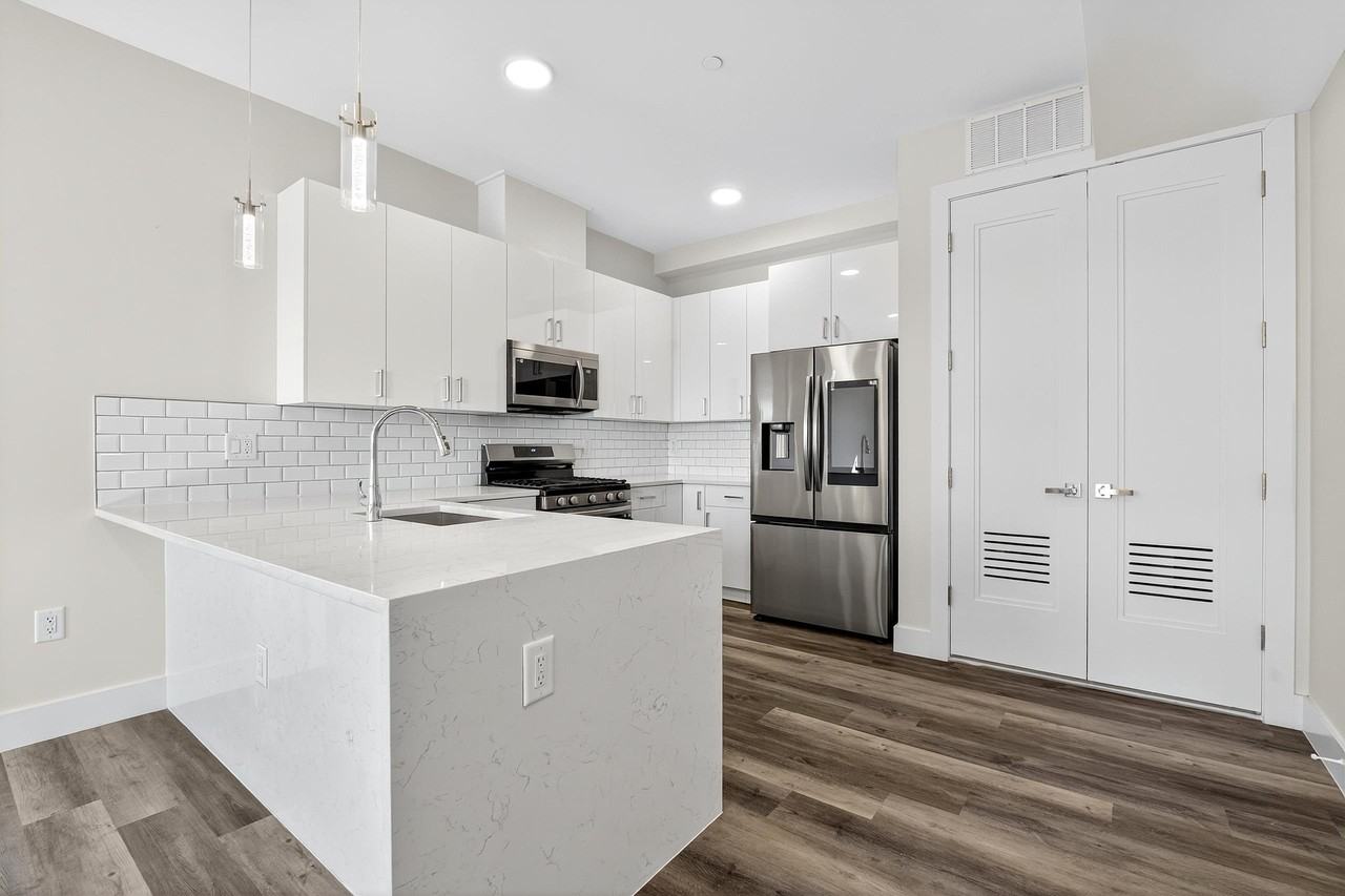 3443 Kennedy Blvd #503 - Photo 3 of 37